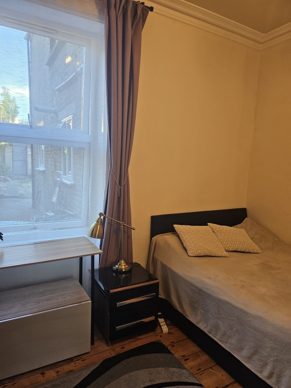 Inchiriez casa cu 2 cam. North Greenwich 4