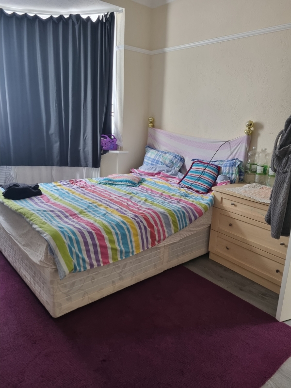 Camera mare double in Colindale