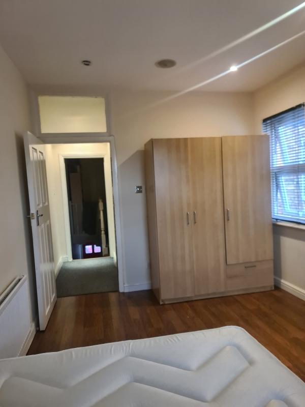 Inchiriez camera double in Leyton 1