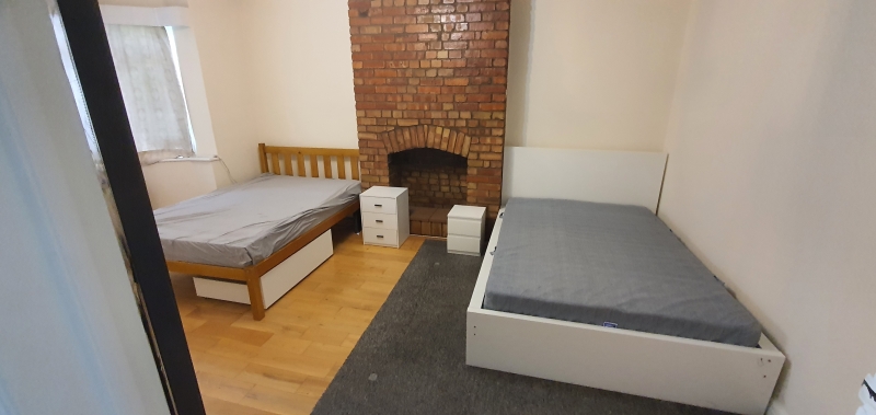 Închiriez 2 camere duble Rayners Lane 1